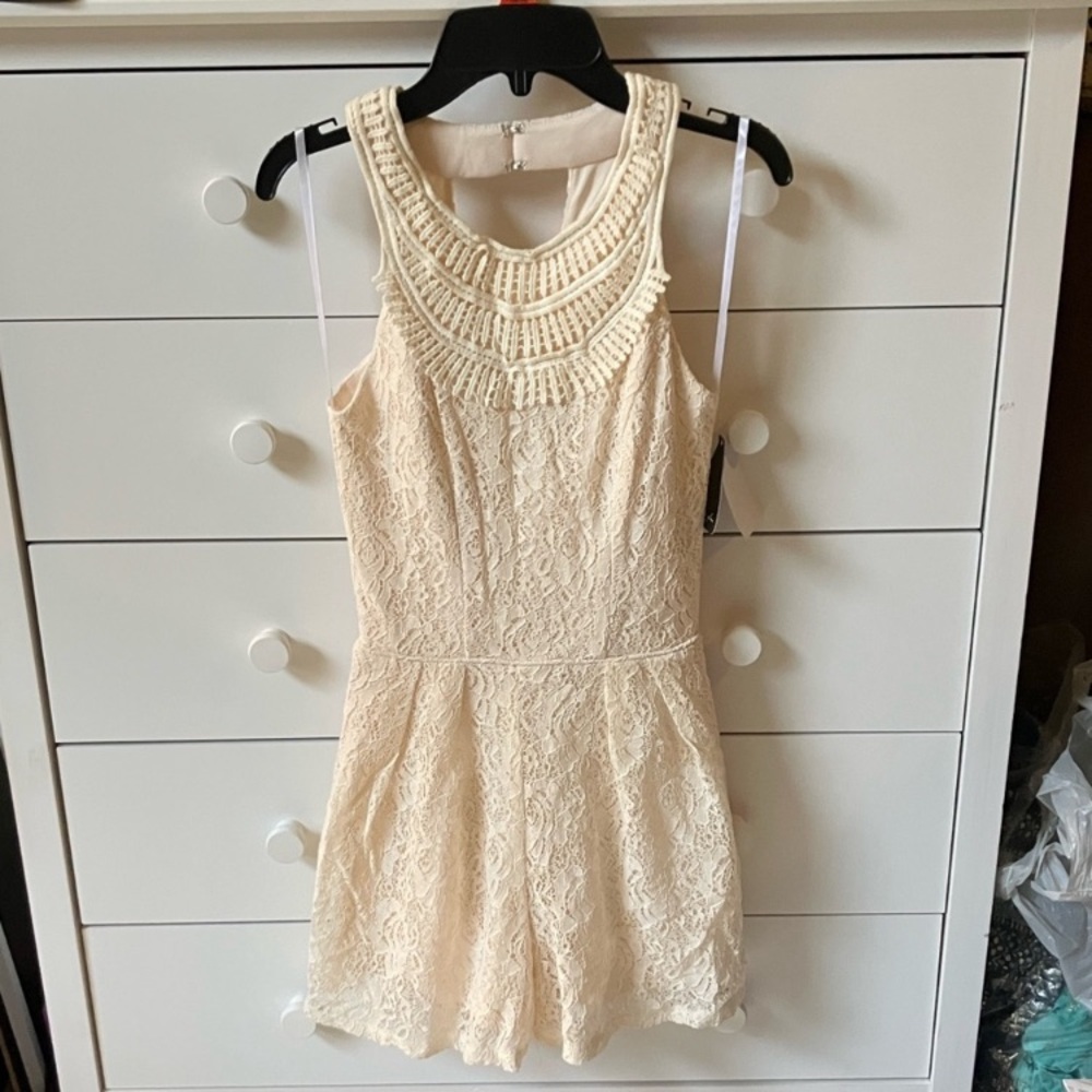 💕NWT CITY TRIANGLES SIZE 1 IVORY LACE ROMPER